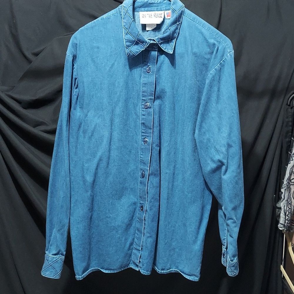 On the verge 100% cotton long sleeve button-down shirt size medium (InvW133)
